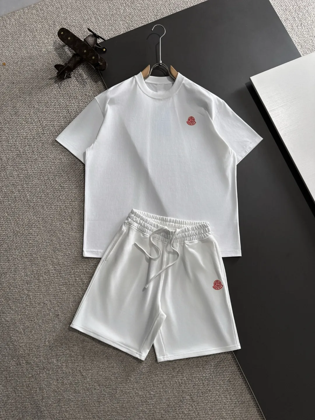 Next day shipping P460 Stone lsland/stone island high quality 2025 spring and summer new casual heavy industry suit exclusively developed by yb! High quality production! Imported custom-made fabrics for foreign orders, with high breathability and comfort, impeccable details, brand element design concept, delicate and soft feel! It presents a casual cut and the upper body shape is great! On sale simultaneously on the official website! From a high-end men's positioning brand, the low-key luxury taste is irresistible! Exquisite workmanship and impeccable quality! The overall style is simple, fashionable and timeless, fully meeting the requirements of stylish and tasteful dressing! Size: S-XXL